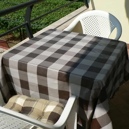 With Parking Space - 23335 Appartement Pula